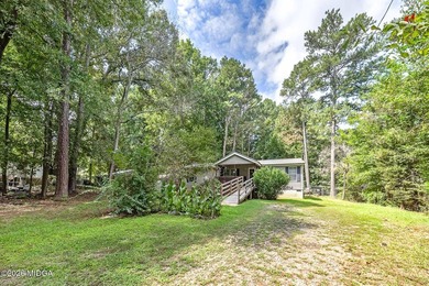 Great wooded lot with private, fenced back yard. Detached garage - photo 7
