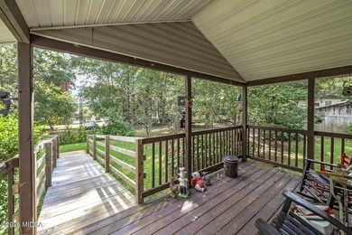 Great wooded lot with private, fenced back yard. Detached garage - photo 8