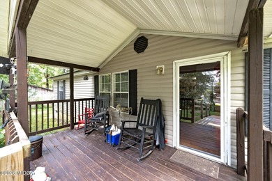 Great wooded lot with private, fenced back yard. Detached garage - photo 9