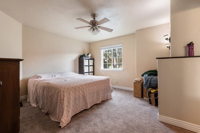 A beautifully updated 3bed, 2.5bath townhome offering comfort - photo 21
