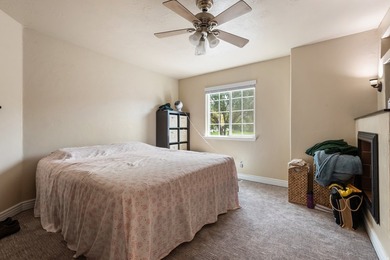 A beautifully updated 3bed, 2.5bath townhome offering comfort - photo 22