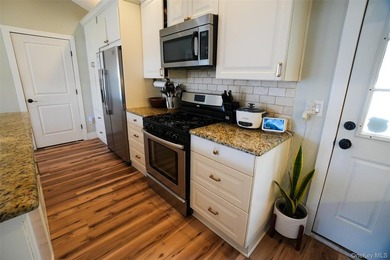 Beautifully maintained expanded ranch situated on nearly an acre - photo 6