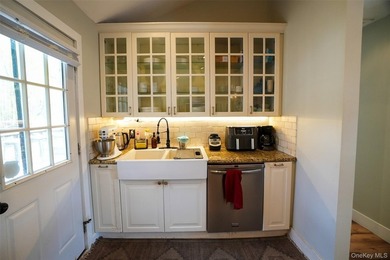 Beautifully maintained expanded ranch situated on nearly an acre - photo 7