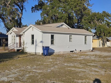 Perfect first home or investment property. The home is in - photo 3