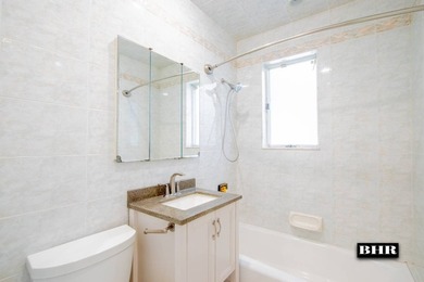 Manhattan Beach - Fully Detached Single-Family Home. Welcome to - photo 6