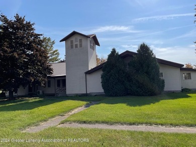Beautifully maintained church sitting on 6 lots. Easy in and out - photo 2