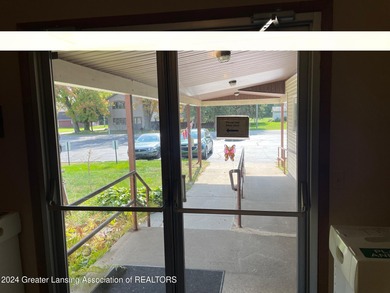 Beautifully maintained church sitting on 6 lots. Easy in and out - photo 3