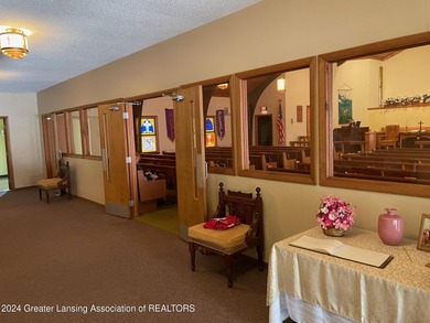 Beautifully maintained church sitting on 6 lots. Easy in and out - photo 7