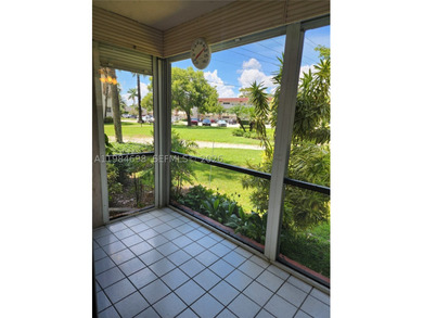 Beautiful 2-bedroom, 2-bath corner-unit condo in a - photo 3