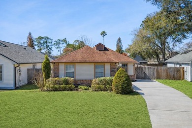 (private lake, pond, coastal) Home Sale Pending in Sanford Florida