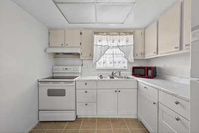Welcome home to this inviting residence featuring tile floors & - photo 14