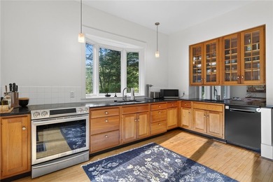 Welcome to your dream retreat, a captivating 3-bedroom - photo 17
