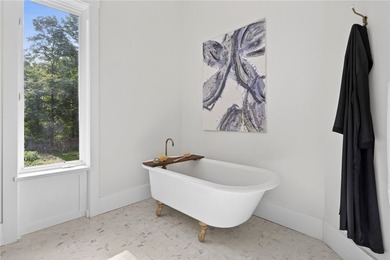 Welcome to your dream retreat, a captivating 3-bedroom - photo 30