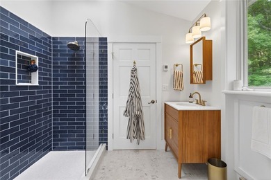 Welcome to your dream retreat, a captivating 3-bedroom - photo 32