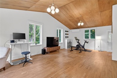 Welcome to your dream retreat, a captivating 3-bedroom - photo 34