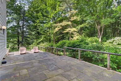Welcome to your dream retreat, a captivating 3-bedroom - photo 37