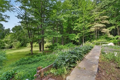 Welcome to your dream retreat, a captivating 3-bedroom - photo 38