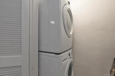 Move right into this beautifully renovated, pet-friendly - photo 10
