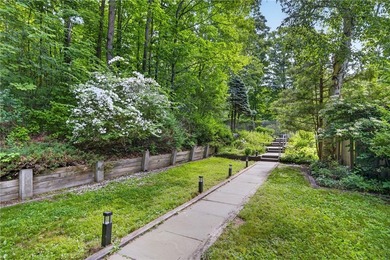 Welcome to your dream retreat, a captivating 3-bedroom - photo 41