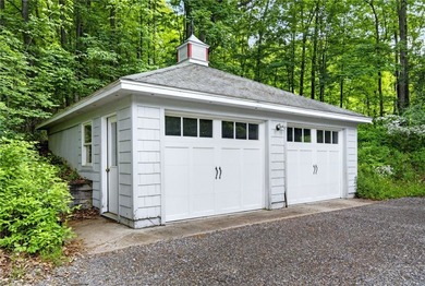 Welcome to your dream retreat, a captivating 3-bedroom - photo 43