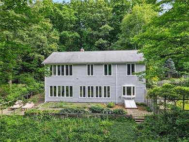 Welcome to your dream retreat, a captivating 3-bedroom - photo 44