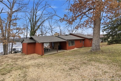Rare opportunity to own a flat, step-free lakefront lot in the - photo 4