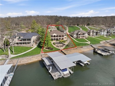 Luxury lake living in prestigious Porto Cima. This exceptional - photo 1