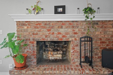 Discover this updated Gulf Breeze pool home with no HOA - photo 4