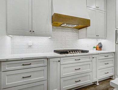 Move-in ready 4BR/3BA home in the gated Arlington Park community - photo 11