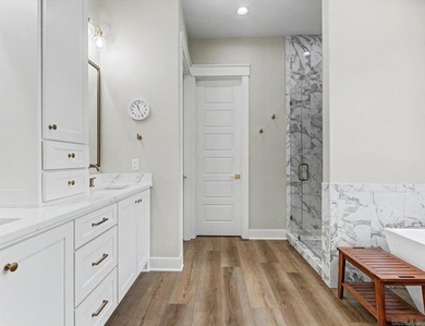 Move-in ready 4BR/3BA home in the gated Arlington Park community - photo 24
