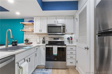 Completely renovated and move-in ready, this beautiful 2 bed, 2 - photo 4