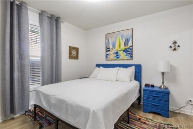 Completely renovated and move-in ready, this beautiful 2 bed, 2 - photo 5