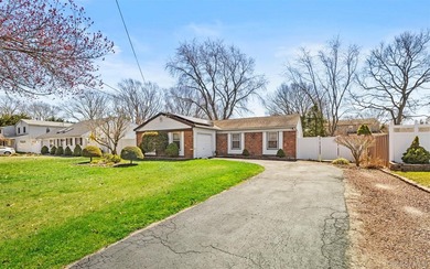 Welcome to this charming and well-maintained 4 bedroom ranch - photo 2