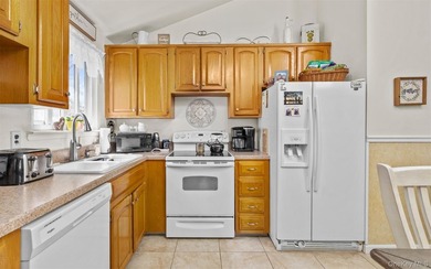 Welcome to this charming and well-maintained 4 bedroom ranch - photo 8