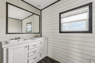 Charming mobile home on just under 4 acres with beautiful - photo 20