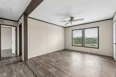 Charming mobile home on just under 4 acres with beautiful - photo 34