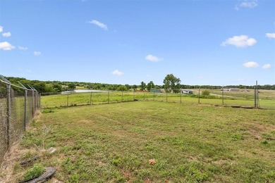 Charming mobile home on just under 4 acres with beautiful - photo 40