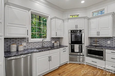 Beautiful, spacious custom home in Belmont's premier gated - photo 8