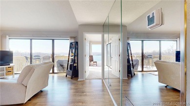 LAKE OF THE OZARKS - Panoramic Main Channel Views - Top-Floor - photo 2