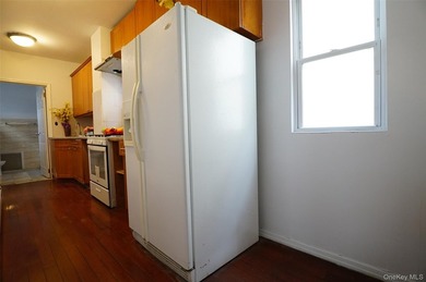 Two-family house located in Flushing, well-maintained, features - photo 5
