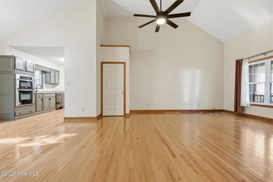 This is the deal of the Summer! 3 bedroom, 2.5 baths with a 2 - photo 17