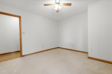This is the deal of the Summer! 3 bedroom, 2.5 baths with a 2 - photo 21