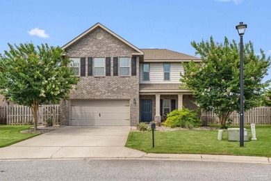 *HUGE OVERSIZE LOT, SALTWATER GUNITE POOL* Welcome to this - photo 2