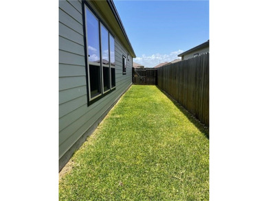 This Exquisite 4 Bed 3 full bath OPEN FLOOR PLAN is perfect to - photo 24