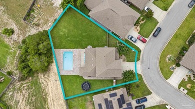 *HUGE OVERSIZE LOT, SALTWATER GUNITE POOL* Welcome to this - photo 4