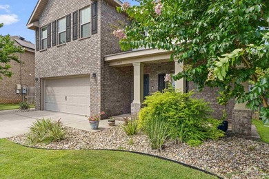 *HUGE OVERSIZE LOT, SALTWATER GUNITE POOL* Welcome to this - photo 5