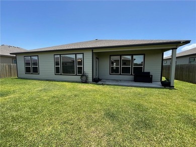 This Exquisite 4 Bed 3 full bath OPEN FLOOR PLAN is perfect to - photo 26