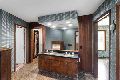 Rare opportunity to own an exceptional waterfront property - photo 33