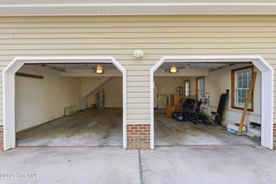 This is the deal of the Summer! 3 bedroom, 2.5 baths with a 2 - photo 48