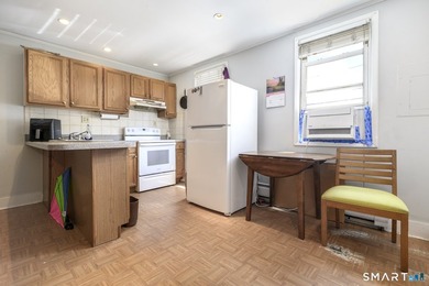 Exceptional investment opportunity in a highly convenient - photo 2